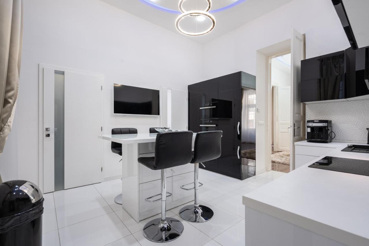 Opera Balkony Luxury Apartment With Free Parking Budapest Eksteriør bilde